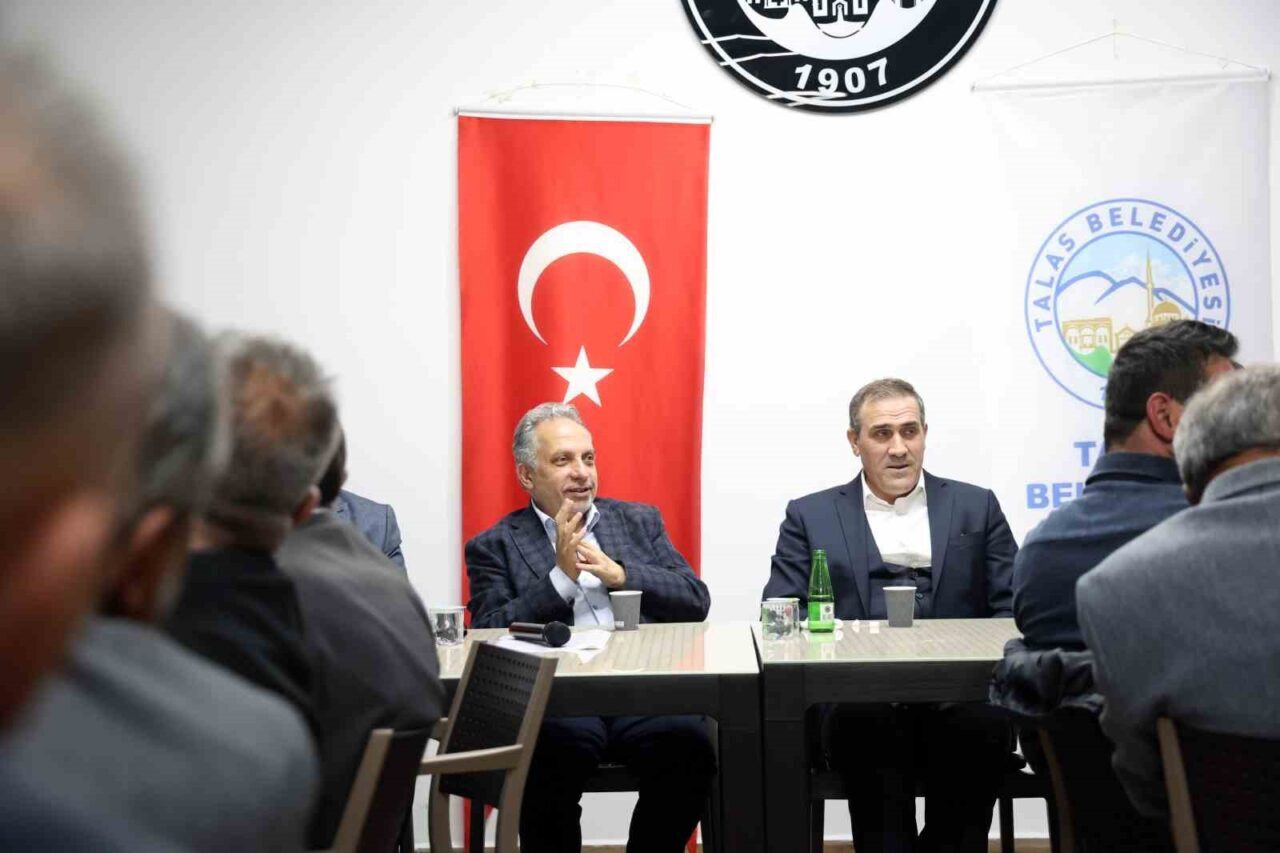 Talas Belediyesi, Akçakaya Mahallesi Sosyal Tesisi'nde düzenlenen muhtarlar toplantısında mahalle