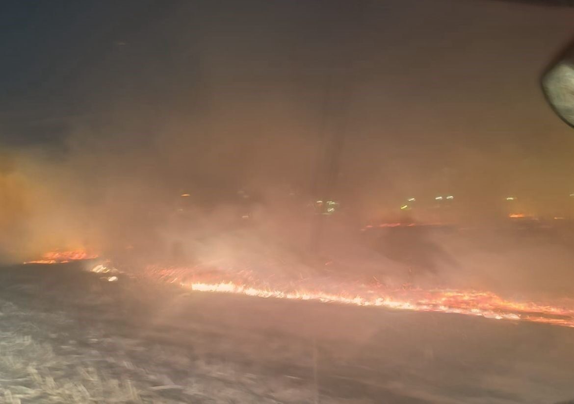 Batman'da meydana gelen fırtına, Bayındırlık Mahallesi'ndeki bir tandırdan sıçrayan kıvılcımlar