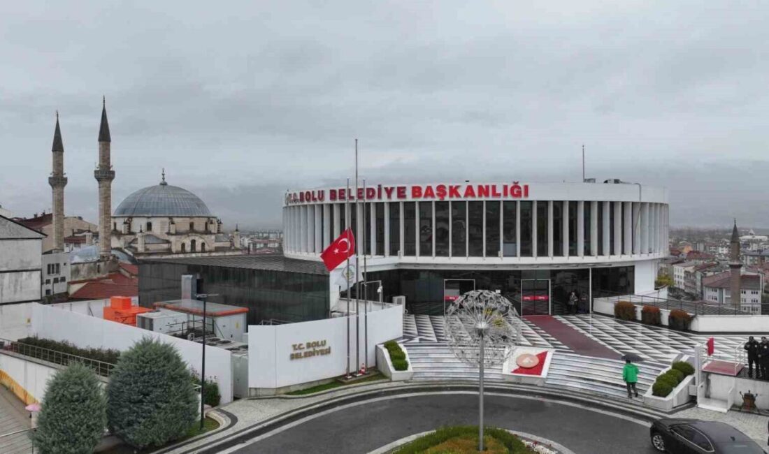 Bolu Belediye Başkanı Tanju Özcan, Azerbaycan'dan dönerken düşen askeri kargo