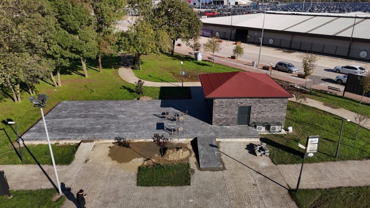 Kartepe’de, Fatih Sultan Mehmet Mahallesi'ndeki 15 Temmuz Parkı'nda yapımı devam