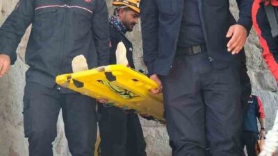 Adana'nın Ceyhan ilçesinde Yılankale'de ailesiyle doğa yürüyüşü yapan 9 yaşındaki