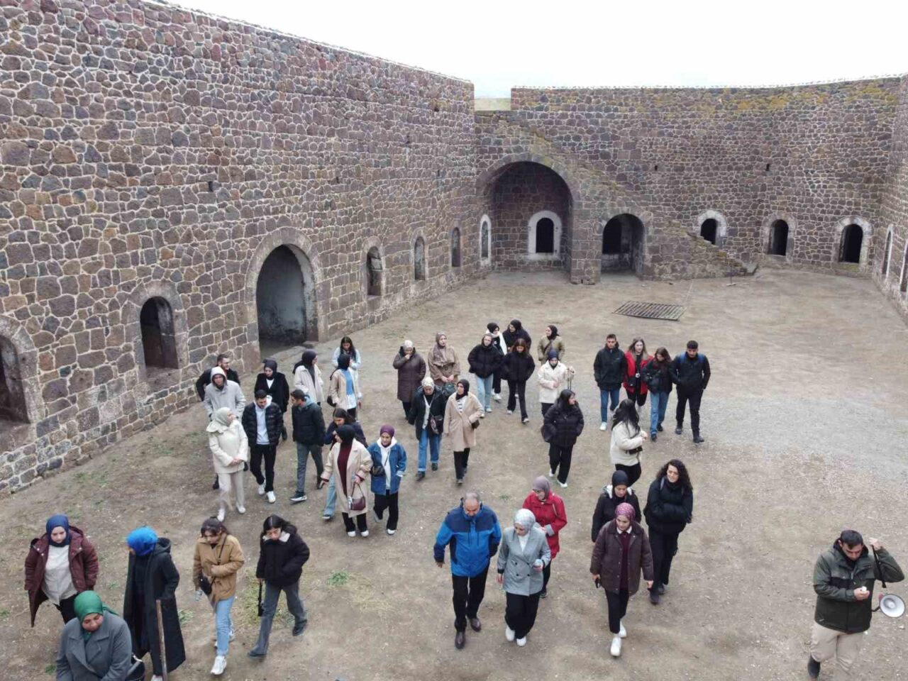 Atatürk Üniversitesi Edebiyat Fakültesi Coğrafya Bölümü öğrencileri, Prof. Dr. Mustafa