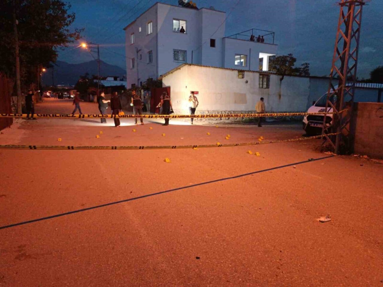 Hatay'ın Erzin ilçesinde tarım işçileri arasında çıkan silahlı kavgada 2'si