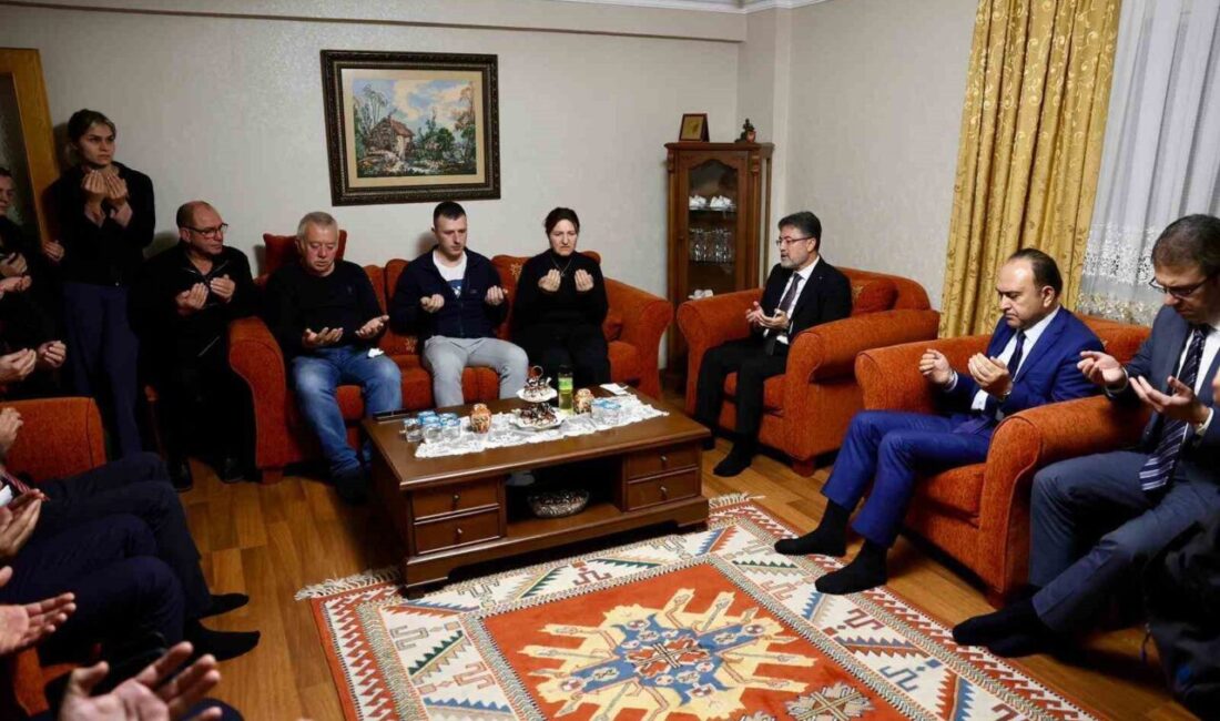 Bakan Yumaklı, Hırvatistan’da Şehit Olan Pilot Hasan Bahar’ın Ailesini Ziyaret Etti Tarım ve Orman Bakanı İbrahim Yumaklı, Hırvatistan'da düşen uçağın pilotu