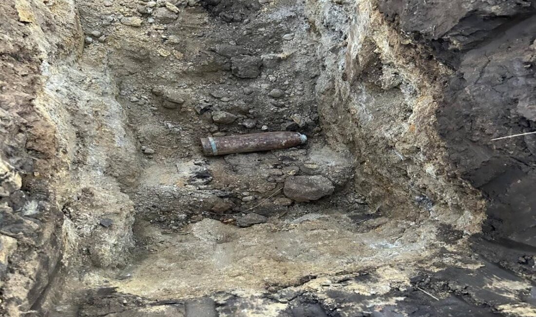 Aydın'ın Nazilli ilçesinde bir vatandaş, tarlasında bulduğu 100 mm top