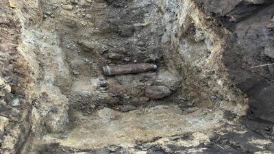 Aydın'ın Nazilli ilçesinde bir vatandaş, tarlasında bulduğu 100 mm top