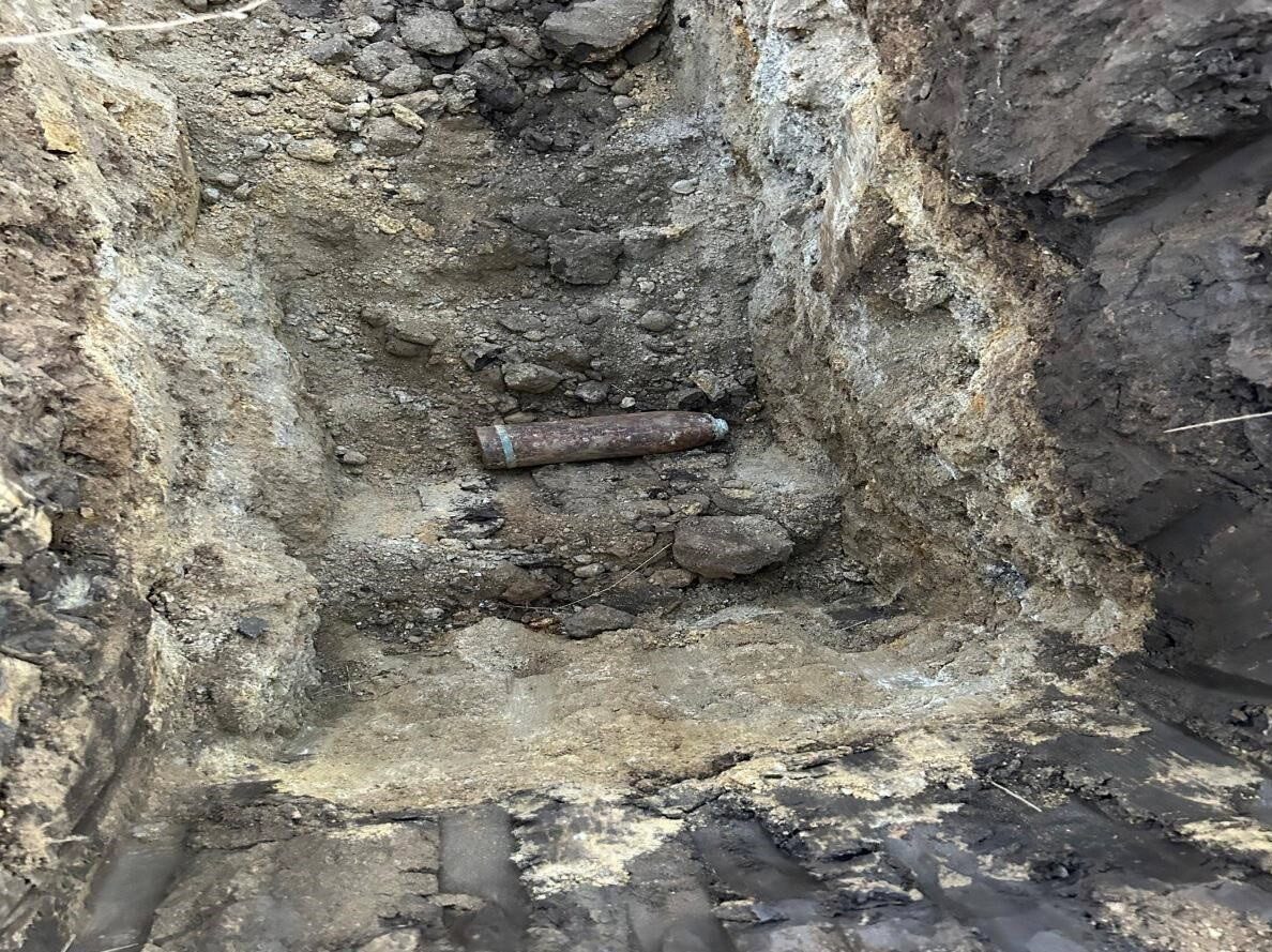 Aydın'ın Nazilli ilçesinde bir vatandaş, tarlasında bulduğu 100 mm top