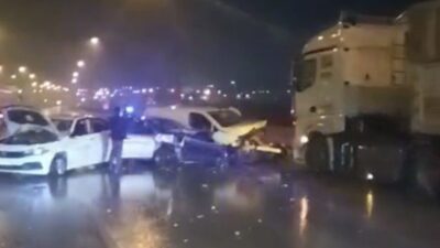 Gaziantep’teki Tarsus-Adana-Gaziantep Otoyolu'nda yoğun yağış sonrası meydana gelen zincirleme trafik