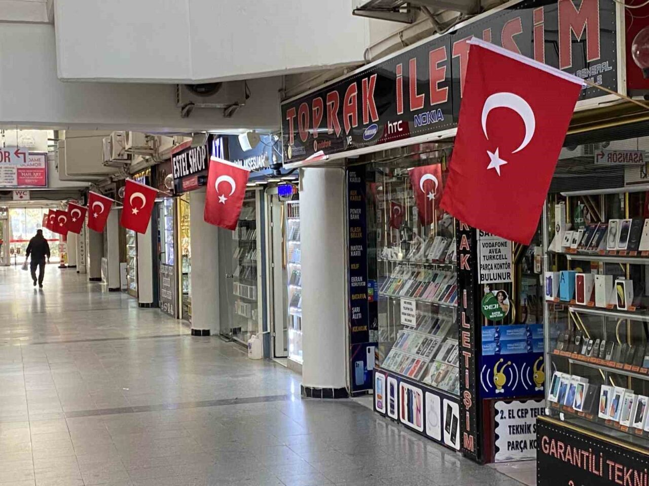 Eskişehir'de 10 Kasım'da esnaflar, Gazi Mustafa Kemal Atatürk'e saygı amacıyla