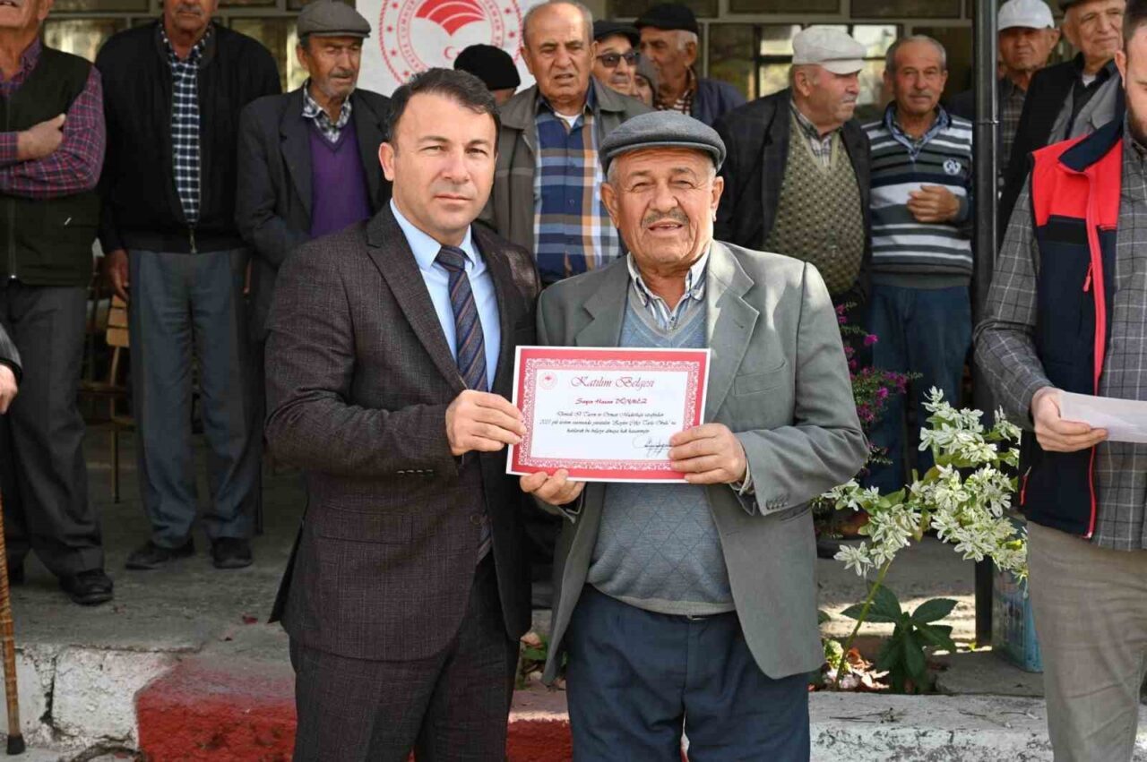 Denizli’de Zeytin Çiftçi Tarla Okulu Projesinin Hasat Etkinliği ve Sertifika Töreni Gerçekleştirildi