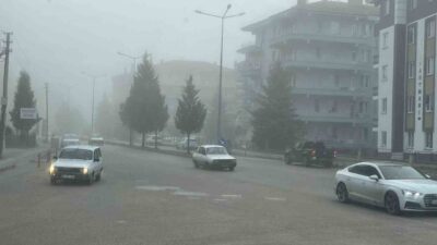 Kütahya'nın Tavşanlı ilçesinde yoğun sis, günlük hayatı olumsuz etkiliyor. Görüş