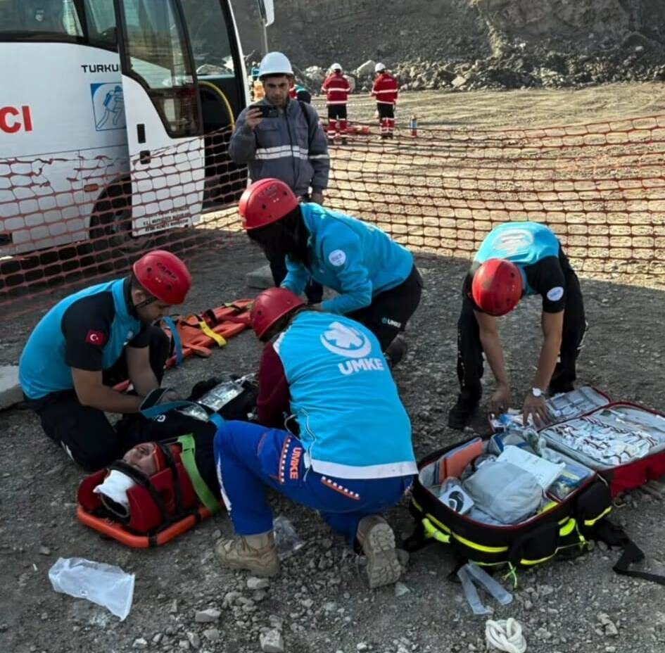 Kütahya'nın Tavşanlı ilçesindeki Garp Linyitleri İşletme Müdürlüğü, maden kazası tatbikatı