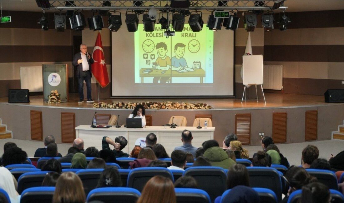 Karabük Üniversitesi'nde düzenlenen söyleşide, otomobil sektörünün eski yöneticisi Tayfun Öneş,