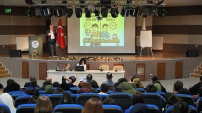 Karabük Üniversitesi'nde düzenlenen söyleşide, otomobil sektörünün eski yöneticisi Tayfun Öneş,