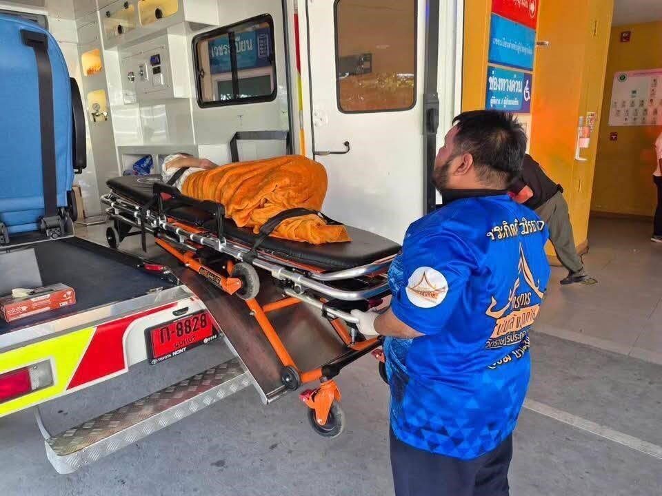 Tayland’ının Nonthaburi eyaletinde 65 yaşındaki Chonthirat Sakulkoo, cenaze töreni sırasında