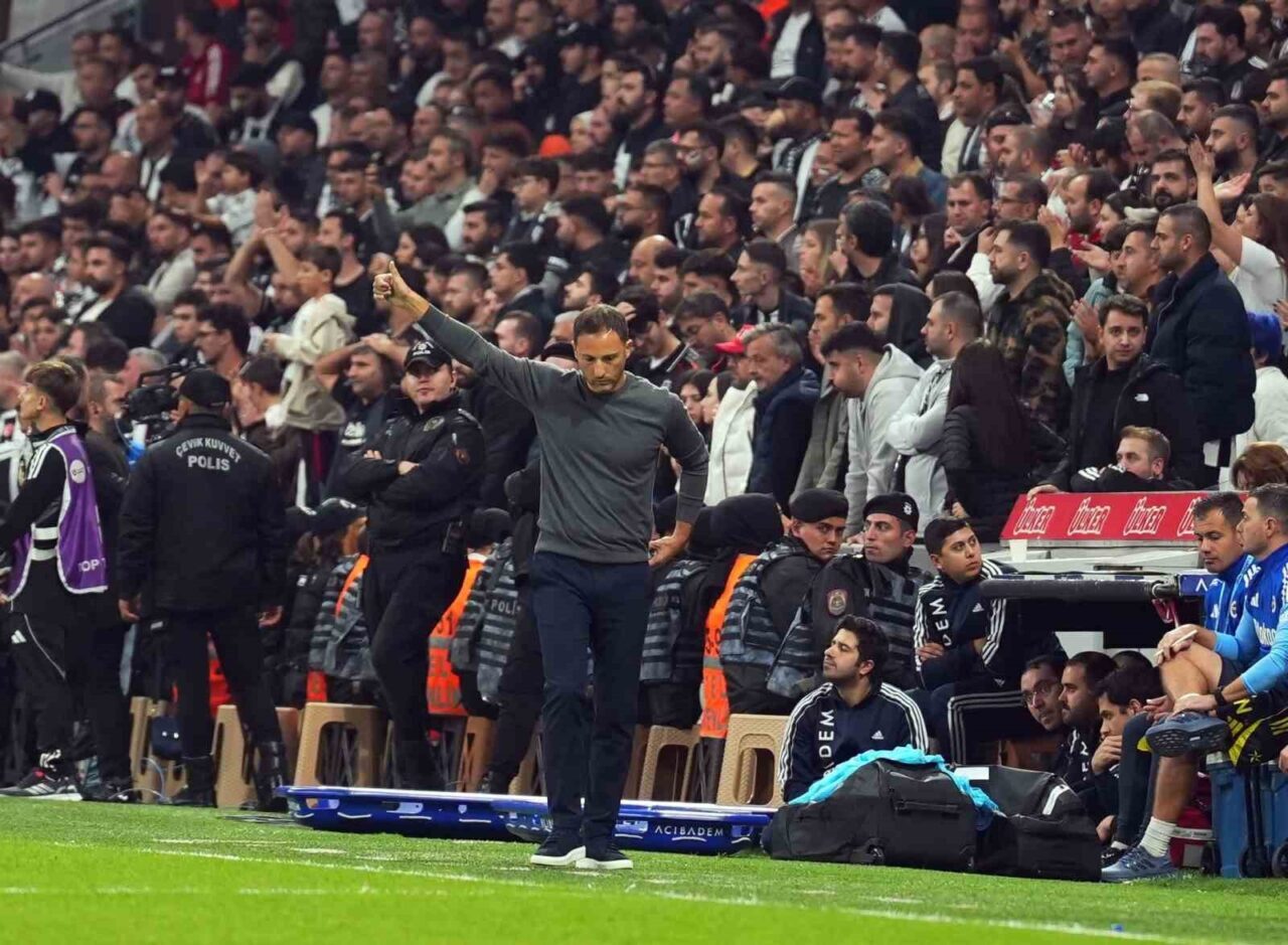 Fenerbahçe, Trendyol Süper Lig'in 11. haftasında Beşiktaş'ı 3-2 yenerek Domenico