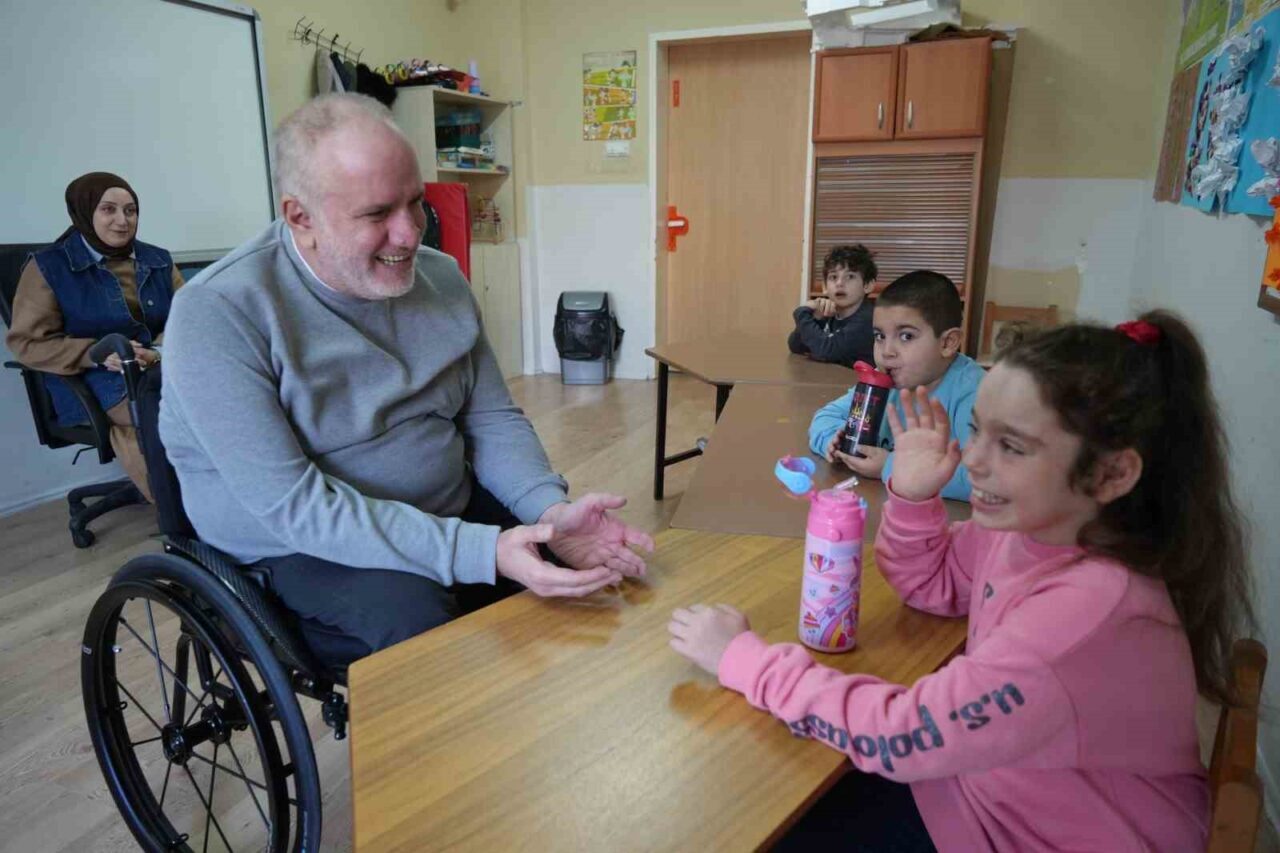 Samsun'da görev yapan rehber öğretmen Hasan Tahsin Yazıcı, çocuk felci