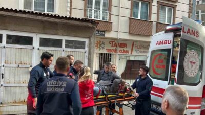 Tekirdağ’ın Çorlu ilçesinde, alkollü olduğu iddia edilen K.E., merdivenlerden inerken