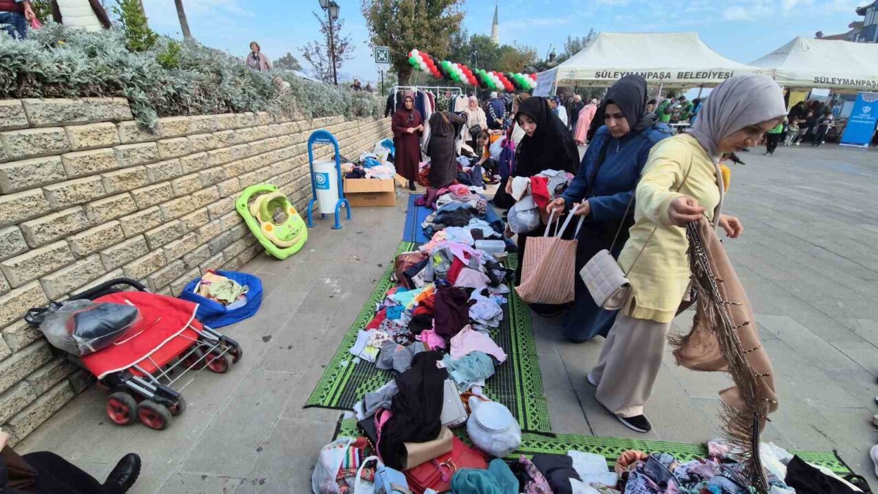 Tekirdağ'da, İl Müftülüğü ve STK'ların katkılarıyla açılan hayır çarşısı, gıda,