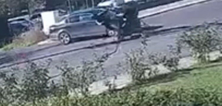 Çorlu’da Motosikletin Kontrolden Çıkıp Lokantaya Girmesi Sonucu Sürücü Yaralandı Çorlu ilçesinde, E.E. idaresindeki motosiklet, E.K.'nın kullandığı otomobille çarpışarak bir