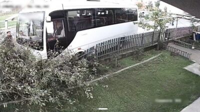 Tekirdağ'ın Ergene ilçesinde, Emin S. idaresindeki bir servis minibüsü, direksiyon