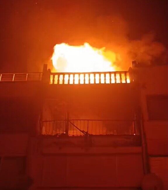 Çorlu’daki Tatil Sitesinde Meydana Gelen Yangında Ev Kül Oldu Çorlu'da Yenice Mahallesi'ndeki bir yazlık sitede akşam saatlerinde çıkan yangın,