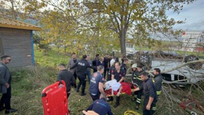 Tekirdağ'ın Ergene ilçesinde yolcu minibüsünün çarptığı pikap, takla atarak bir