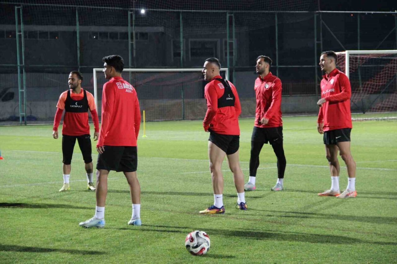 Çorum FK'nın yeni teknik direktörü Hüseyin Eroğlu, göreve başladıktan sonra