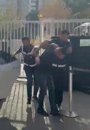 Adana'da Ahmet Balçık ve Y.A., telefonda tartışarak kavgaya tutuştu. Y.A.,