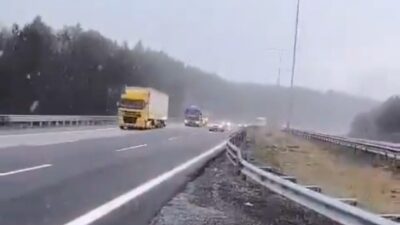 Bolu'daki TEM Otoyolu'nun Gerede ilçesindeki Cankurtaran mevkiinde sabah saatlerinde kar