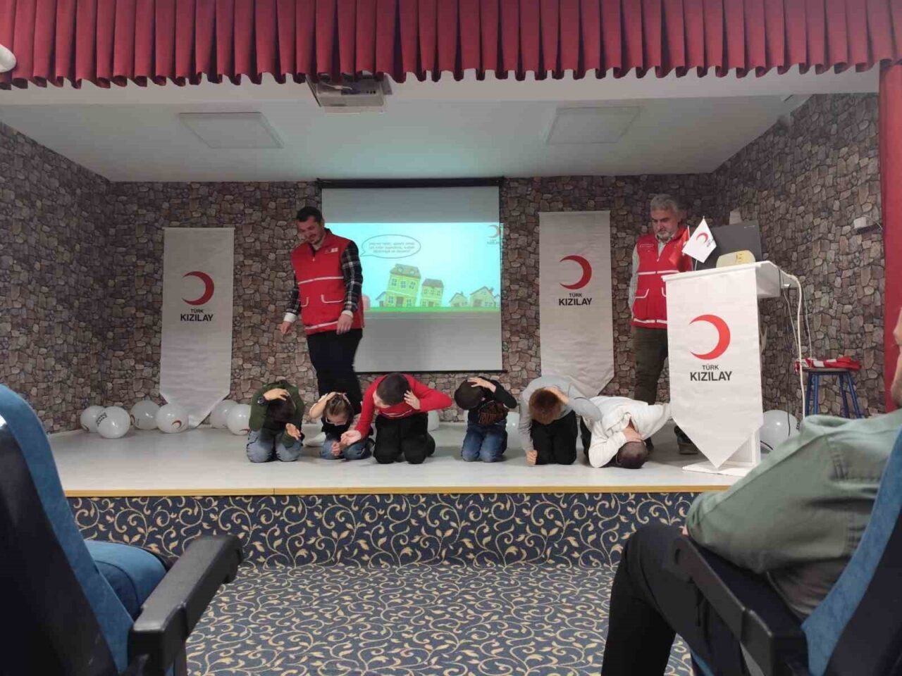 Tepebaşı Kızılay Şubesi, Kızılay Haftası etkinlikleri çerçevesinde Ahmet Yesevi İşitme