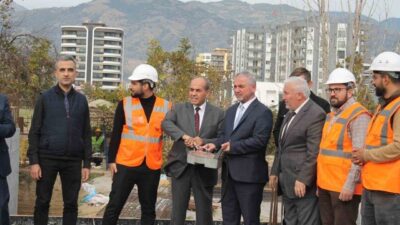 Aydın'ın Efeler ilçesindeki Tepecik Mahallesi'nde hayırseverlerin desteğiyle inşaatı devam eden