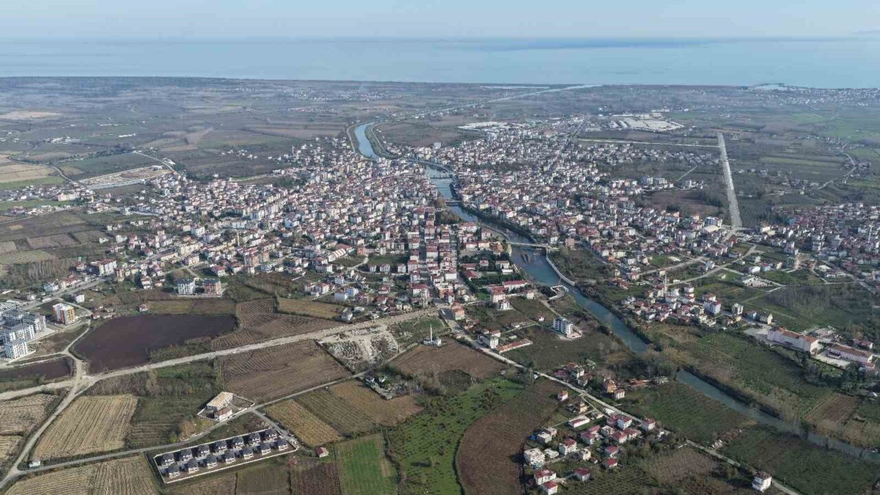 Samsun'un Terme ilçesinde Fenk ve Yenimahalle'yi bağlayacak bulvar yoluyla köprü