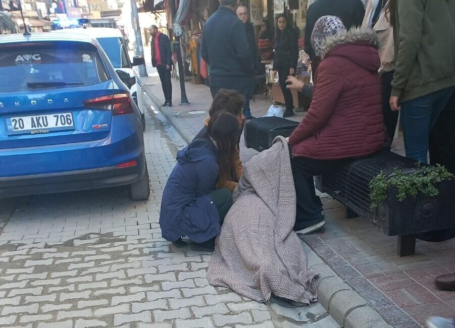 Denizli’de Ters Yönde Seyreden Araç, Yayaya Çarptı: Bir Yaralı Denizli'nin Buldan ilçesinde ters yönden giden 20 AKU 706 plakalı