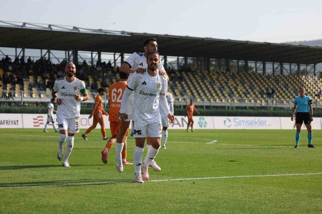 TFF 2. Lig Kırmızı Grup 12. hafta karşılaşmasında Aliağa FK,
