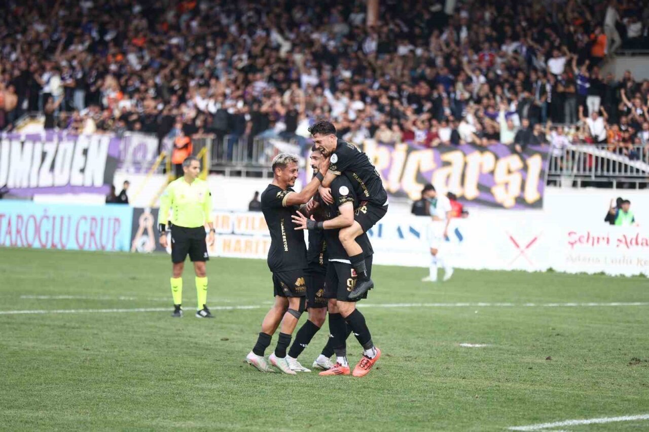 TFF 2. Lig Kırmızı Grup'ta 12. hafta karşılaşmasında Gebzespor, Bursaspor'u