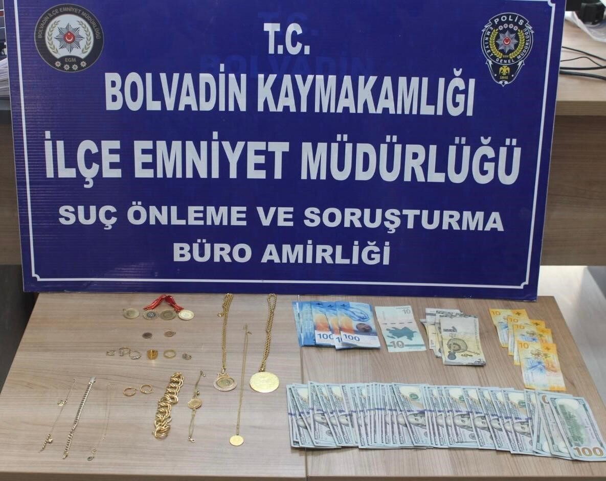 Dolandırıcılık şebekesi, Afyonkarahisar’da telefonda aileyi 2 milyon TL dolandırdı, polis yakaladı