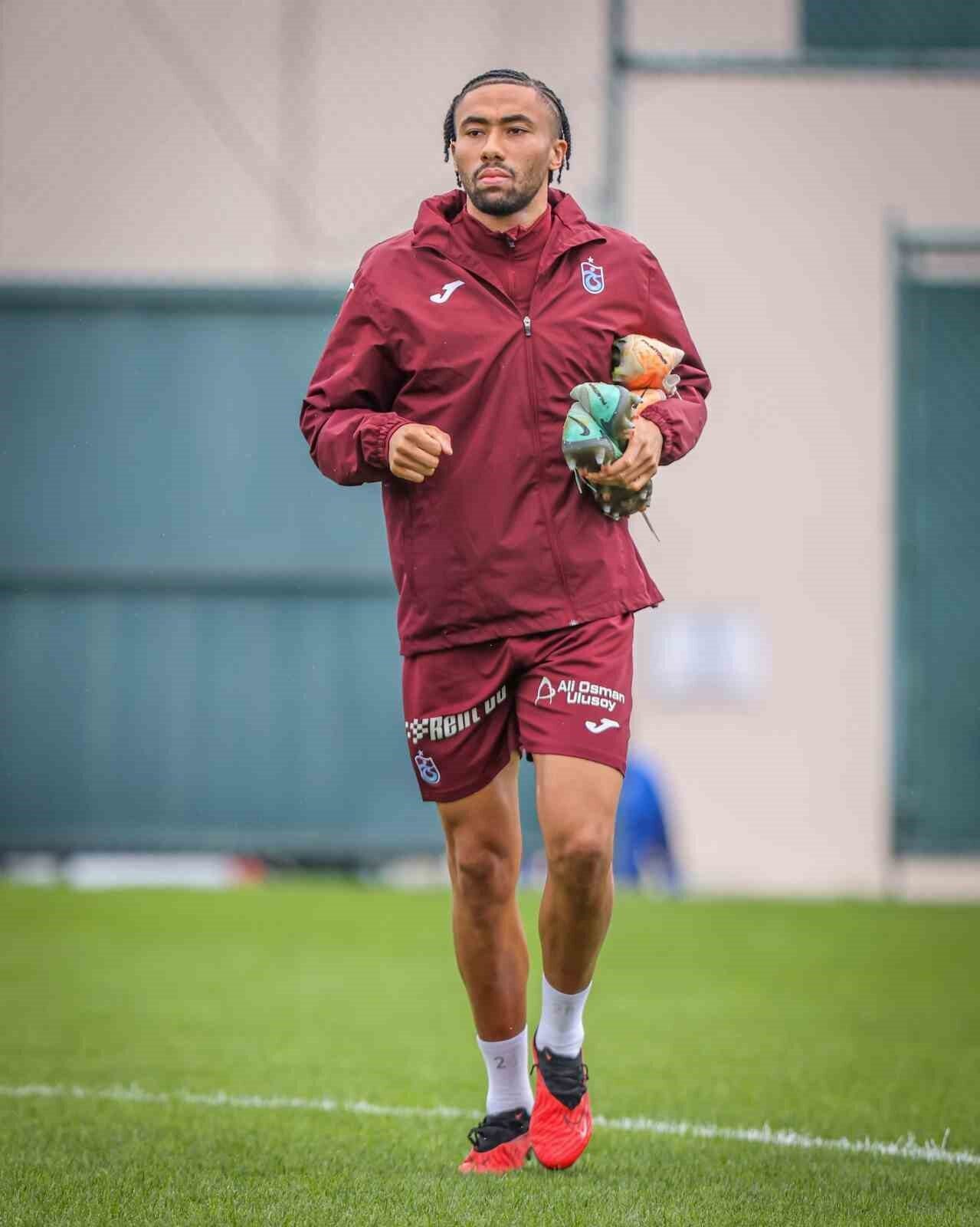 Fransız orta saha oyuncusu Tim Jabol Folcarelli, Trabzonspor'da bu sezon