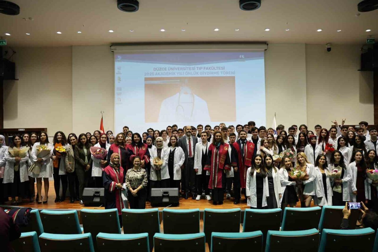 Düzce Üniversitesi Tıp Fakültesi, 1. sınıf öğrencileri için Beyaz Önlük