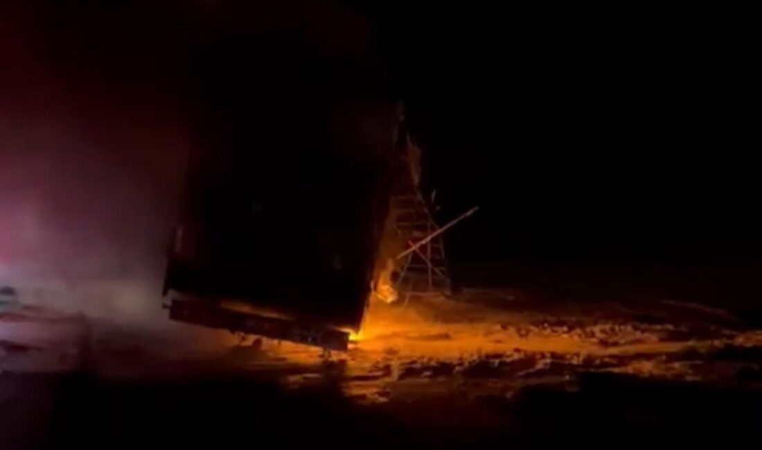 Bolu'da, Y.A.D. yönetimindeki tekstil yüklü tır, D-100 karayolunun Çaydurt mevkiinde