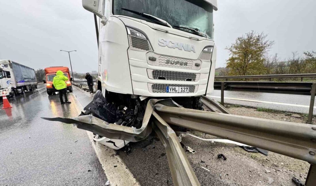 Edirne’de etkili olan sağanak yağış, E.Y. yönetimindeki bir tırın E-80