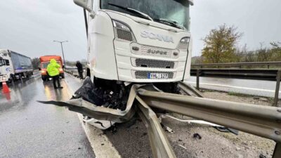 Edirne’de etkili olan sağanak yağış, E.Y. yönetimindeki bir tırın E-80