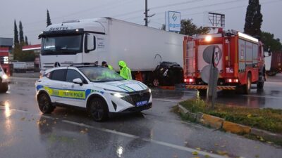 Manisa'nın Akhisar ilçesinde otomobil ile tırın çarpışması sonucu Zihni (64)