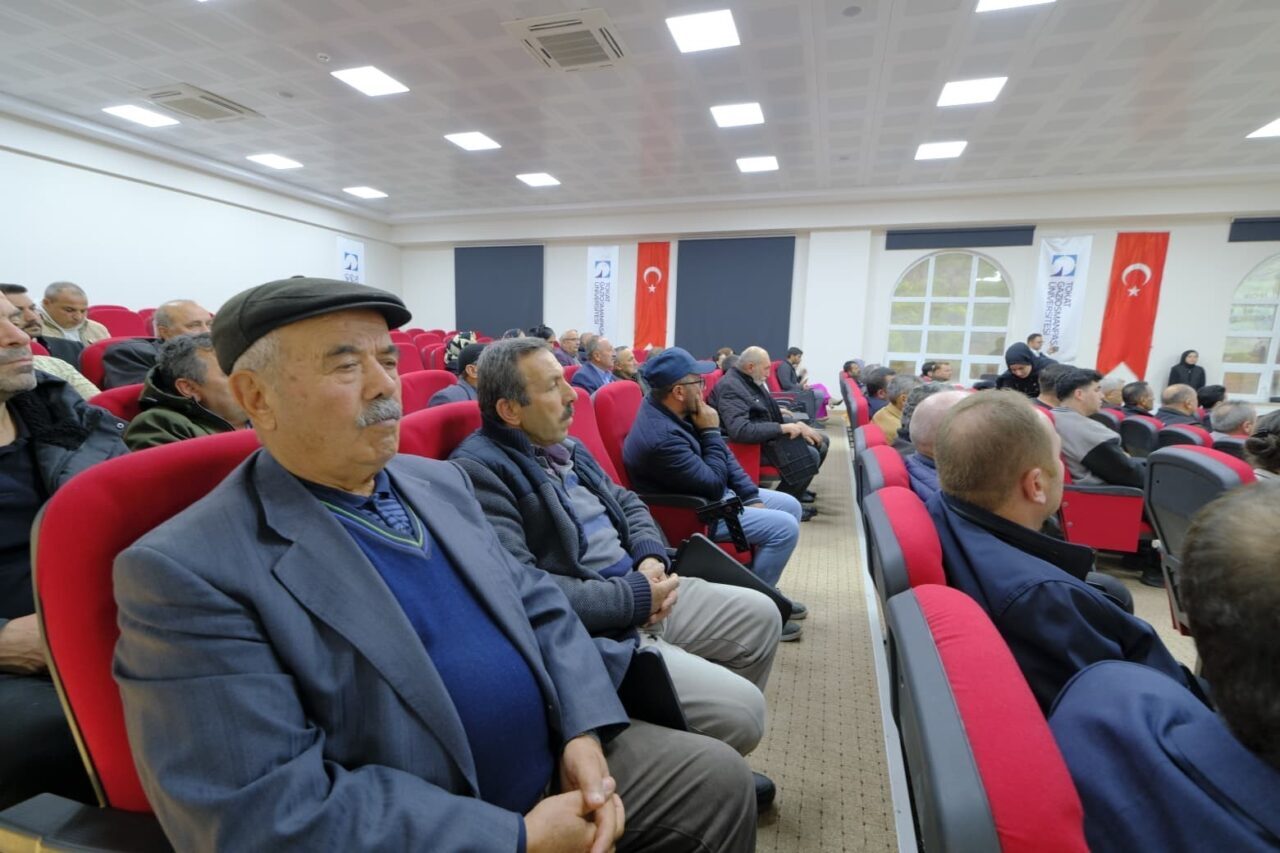 Tokat Gaziosmanpaşa Üniversitesi, yerli patates çeşitlerinin tohumlarını Reşadiye'deki çiftçilere dağıttı.