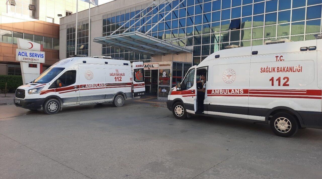 Tokat'taki Zübeyde Anadolu Lisesi'nde 5 öğrenci, sipariş ettikleri tavuk dürüm