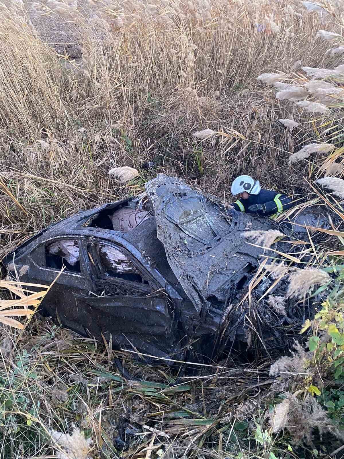 Tokat’ın Niksar ilçesinde Nazım Can Güner’in kullandığı otomobil, direksiyon hâkimiyetinin