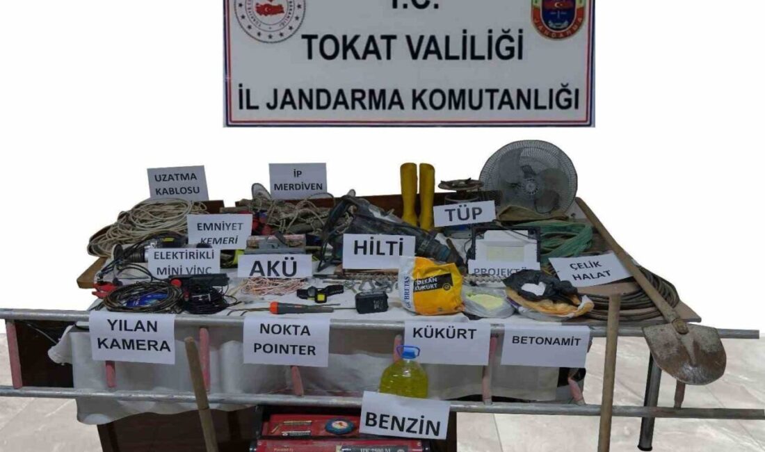 Reşadiye’de Kaçak Kazı Yapan Üç Şüpheli Jandarma Operasyonuyla Ele Geçirildi Tokat'ın Reşadiye ilçesinde jandarma, kaçak kazı yapan C.Ç., E.Ç. ve