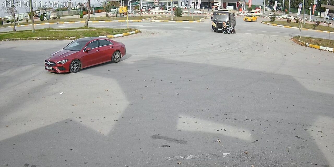 Tokat'ın Erbaa ilçesinde, minibüs ile motosikletin çarpışması sonucu K.A. ve