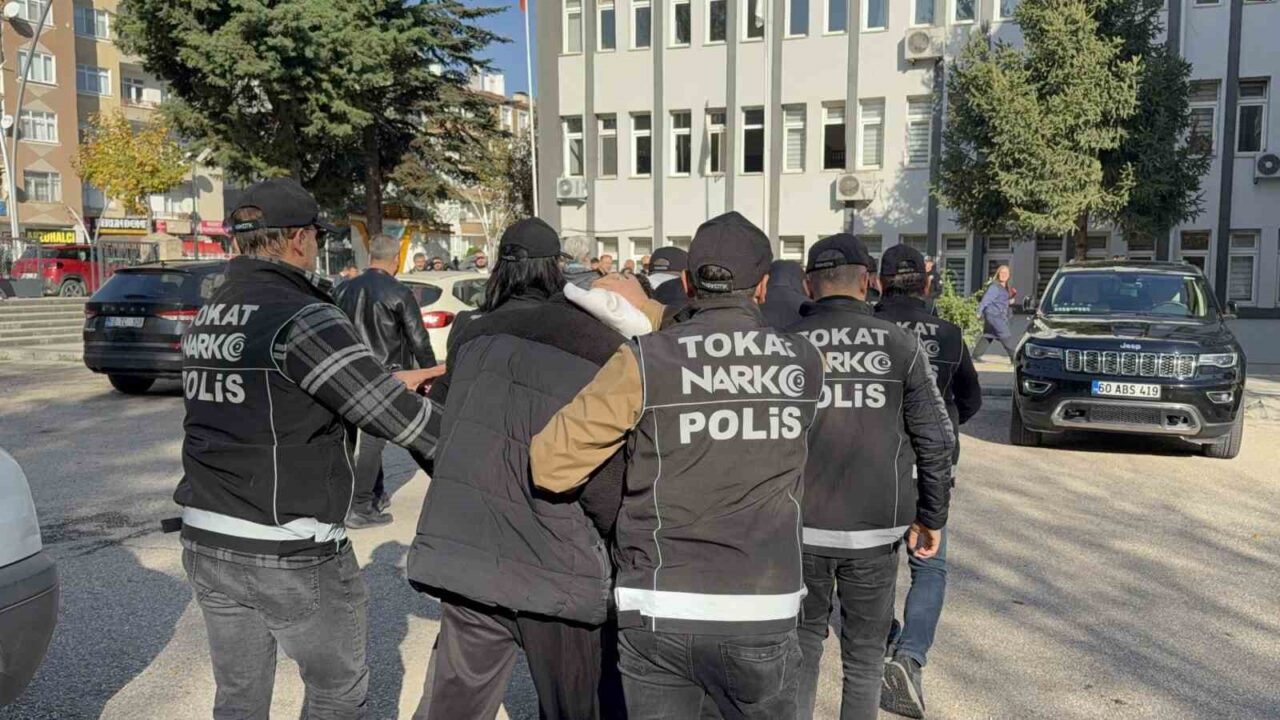 Tokat'ta gerçekleştirilen narkotik operasyonunda 640 sentetik hap ele geçirilirken, S.D.,