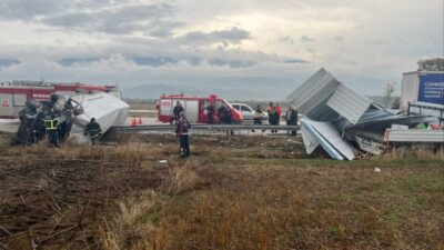 Tokat'ın Niksar ilçesinde meydana gelen trafik kazasında, O.T. (21) idaresindeki